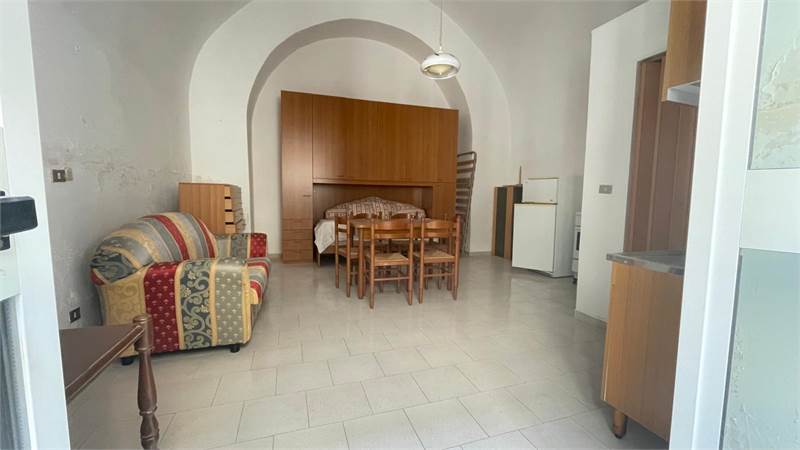 MONOVANO A PIANO TERRA