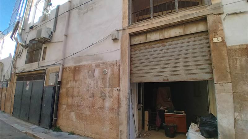 AFFITTO - AMPIO LOCALE 