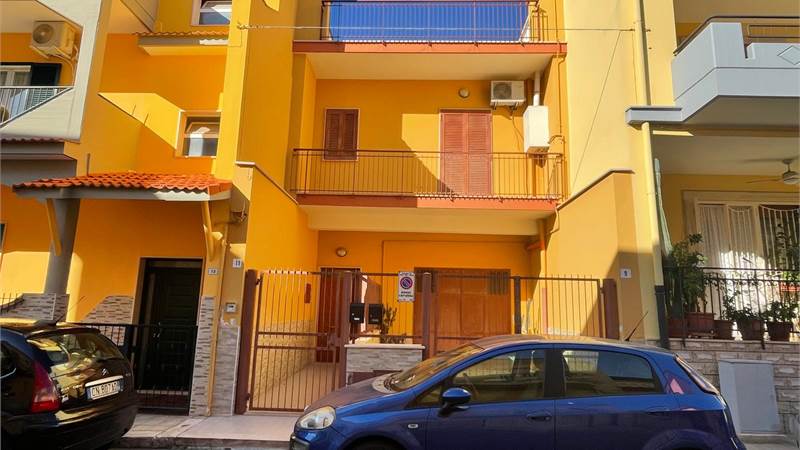 APPARTAMENTO SEMIND. 3 VANI + TERRAZZO ESCLUSIVO