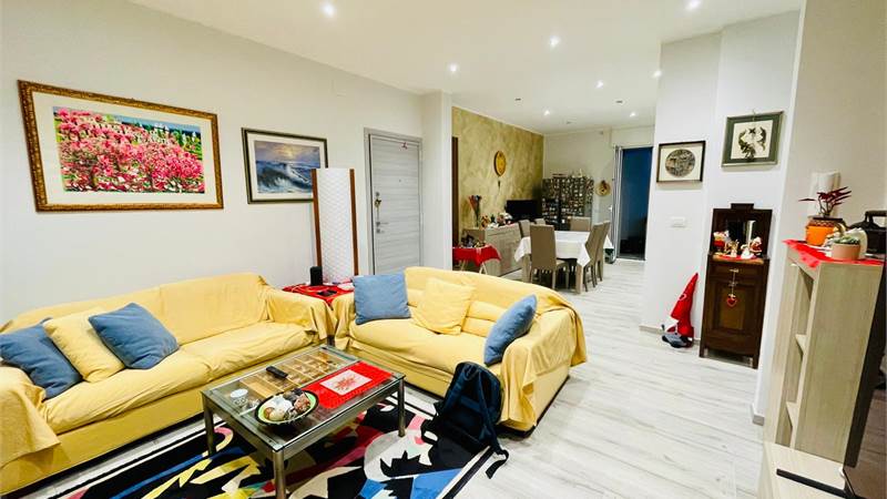 APPARTAMENTO AL PRIMO PIANO CON BOX- RISTRUTTURATO