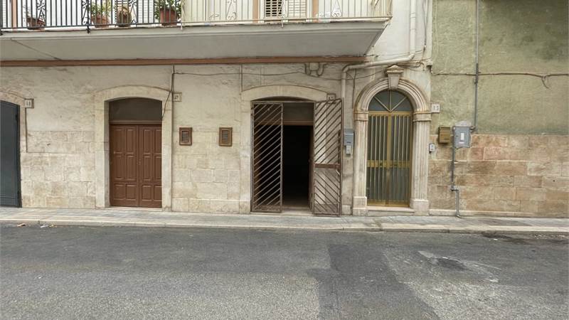 MONOLOCALE A PIANO TERRA 